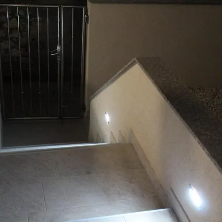 アパート Agata シベニク