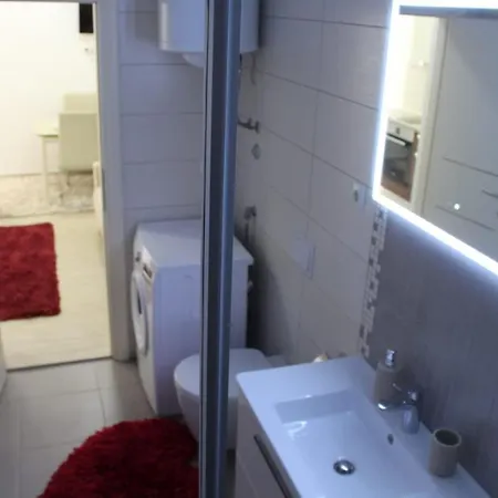 Agata アパート シベニク